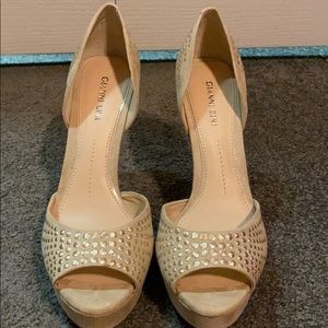 Gianni Bini peep toe nude heels